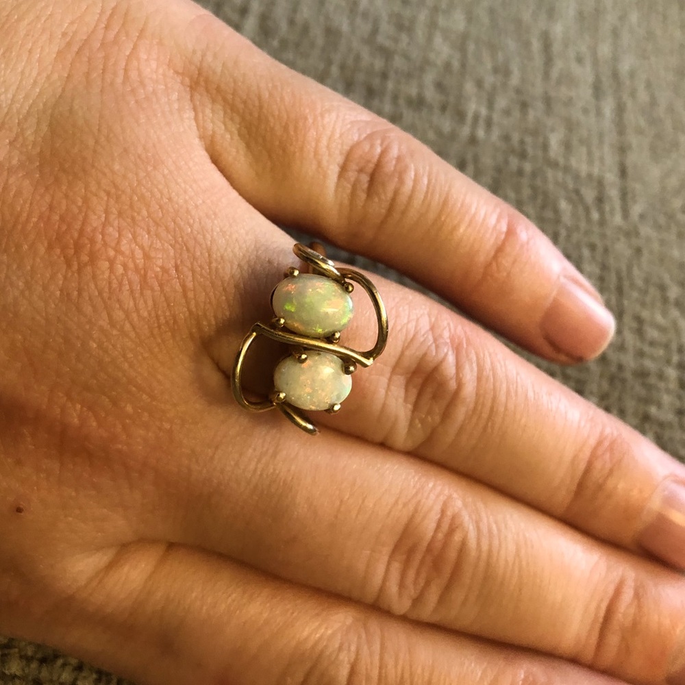 Vintage Women’s Yellow Gold Australian Opal Ring